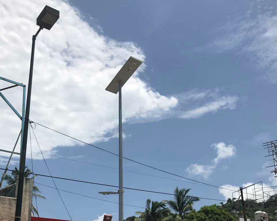 太阳能智慧路灯